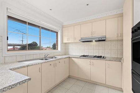 IDEALLY LOCATED THREE BEDROOM UNIT - Photo 5