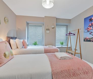 2 Bed Flat, Green Diamond, BN1 - Photo 1