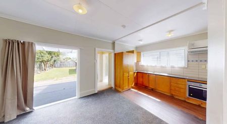 City Centre - 4 Bedrooms - Photo 3