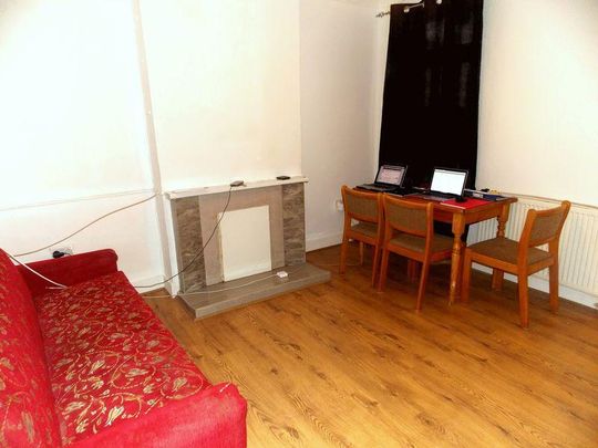 4 bedroom semi-detached house to rent - Photo 1