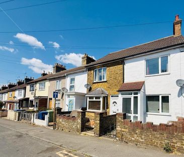 3 bedroom end of terrace house to rent - Photo 3
