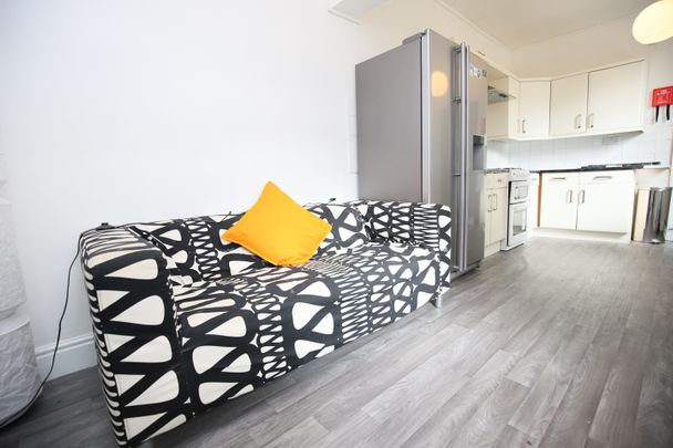 Room in a Shared House, Grosvenor Road, CV1 - Photo 1