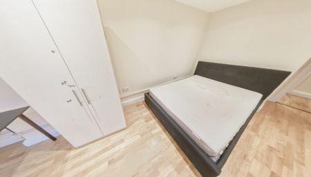 2 Bed Flat, St. Davids Square, E14 - Photo 3