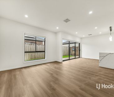 60 Curtin Drive, Deanside VIC, Belconnen - Photo 1
