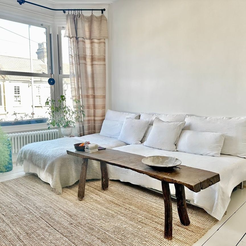 2 Bed Flat, Warren Road, E10 - Photo 1