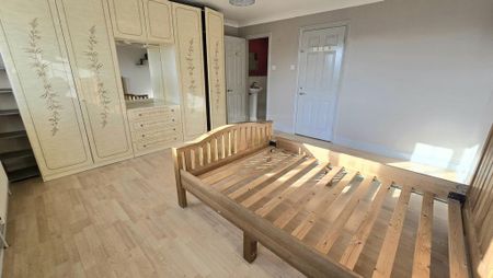 4 bedroom terraced house to rent - Photo 4