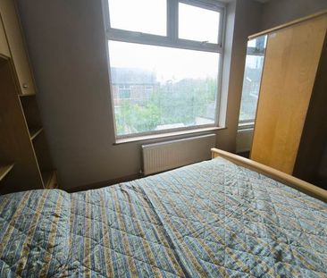 Room in a Shared House, Hornby Road, M32 - Photo 5