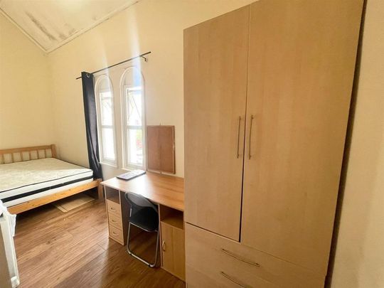 3 bedroom flat to rent - Photo 1