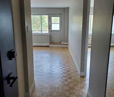 EN PLEIN COEUR DE VERDUN - grand 3 1/2 à deux pas du parc - Photo 4