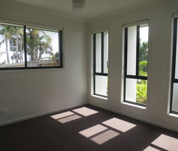 Three air conditioned bedrooms and Three bathrooms. - Photo 1