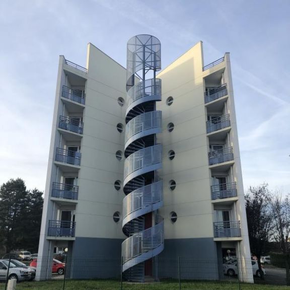 A 200M de l'Université, T2 Meublé en dernier étage d'une Résidence récente avec balcon couvert, vue Pyrénées, cave et parking privé, - Photo 1