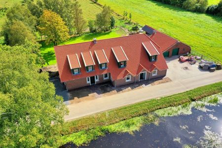 Erstbezug: Extravagante Dachgeschosswohnung mit Einbauküche und Loggia in Kanallage von Spetzerfehn - Photo 5