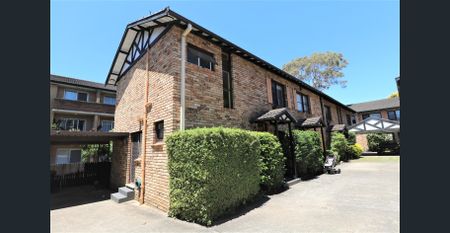 TOWNHOUSE - IN CONVENIENT POSITION - Photo 3