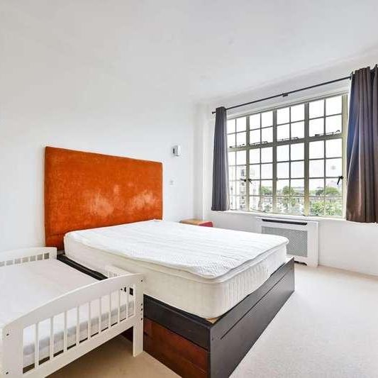 Warwick Gardens, Earls Court, W14 - Photo 1