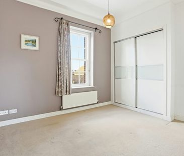 Terraced House to rent on - Photo 6