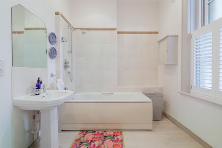 A 1 Bedroom Flat in St. Stephens Road, Cheltenham - Photo 3