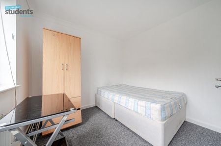 4 bedroom semi-detached house to rent - Photo 3