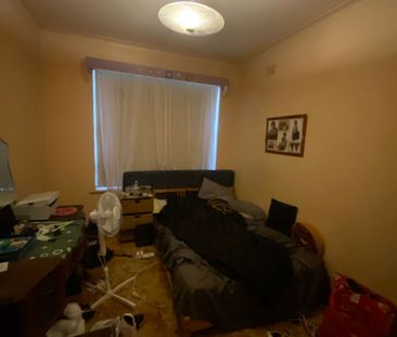 3 Bedroom Family Home in Fantastic Location! - Photo 5