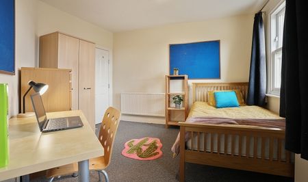 Three Bed Apartment in the City Centre - Photo 3