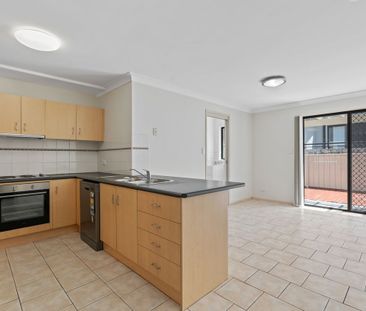 3/164 Albany Street, Point Frederick, NSW 2250 - Photo 4