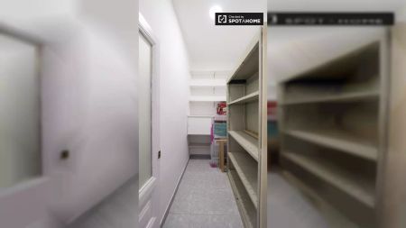 Room in a shared 11-bedroom apartment for rent in El Gòtic, all bills included. - Foto 2