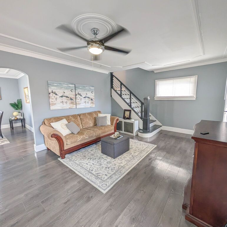 74 Crowland Ave, Welland - 3 Bedroom Main Unit - Photo 1