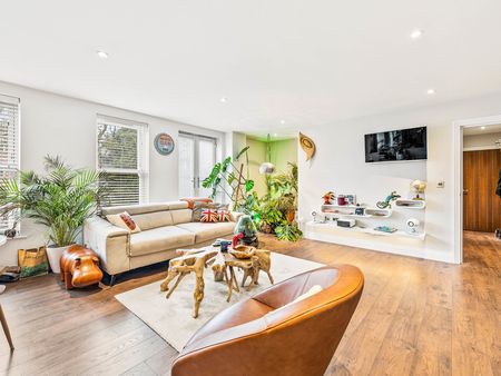 Ref: GF - London Road - Photo 2