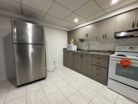 For Lease - 3574 Italia Crescent Unit# Lower, Mississauga, Ontario - Photo 2