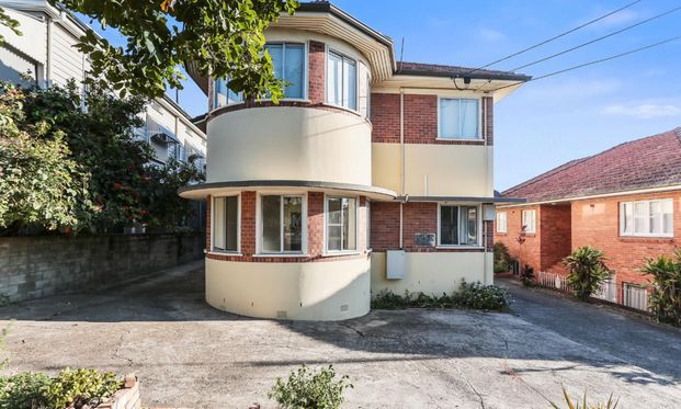 Charming Two Bedroom Unit in the Heart of West End - Rent increase to $550 on 24/04/2026 - Photo 1