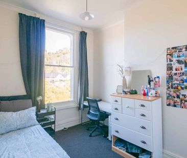 6 Bedroom Flat - New Addition Double Glazing for 2026 !! - Photo 3