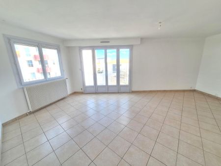 Location Appartement 4 pièces 101m² LES SABLES D OLONNE 85100 - Photo 4