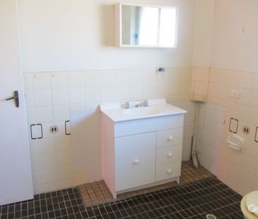 Location, Spacious Town House - Photo 5