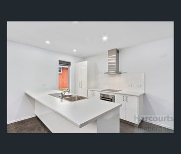 1/11 Kingston View Drive, Kingston, Tas 7050 - Photo 2
