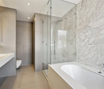 3 bedroom flat in London - Photo 6