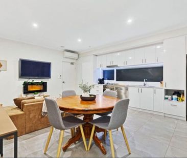 Secure and low maintenance modern 2*2 apartment - Photo 1