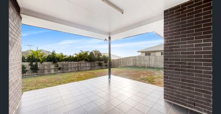 Discover modern family living in the heart of Norman Gardens! - Photo 2