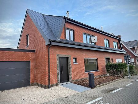 INSTAPKLARE gerenoveerde WONING met 3 slpks, badk., garage & tuintje/terras. - Photo 5