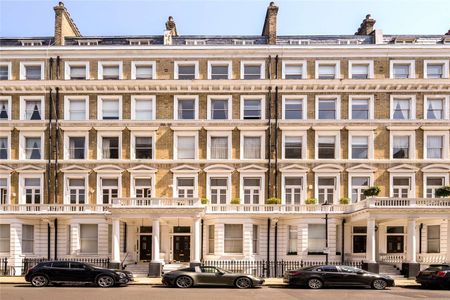 Located in the heart of South Kensington a striking three bedroom period conversion with own entrance, a vast reception room boasting double height ceilings and wooden floors. - Photo 3