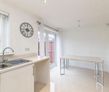 3 bedroom semi-detached house to rent - Photo 4