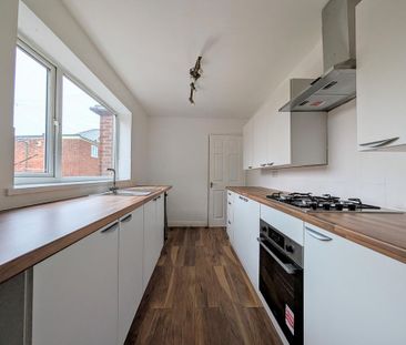 3 bedroom flat to rent - Photo 6