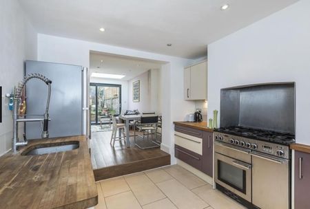 4 Bed End Terrace, Catherine Grove, SE10 - Photo 4