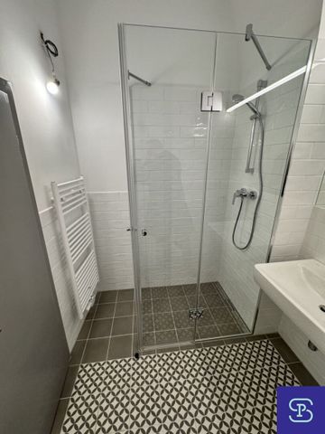 Erstbezug provisionsfrei: Toprenovierter 48m² Altbau mit Einbauküche im Renaissance-Juwel! - Foto 4