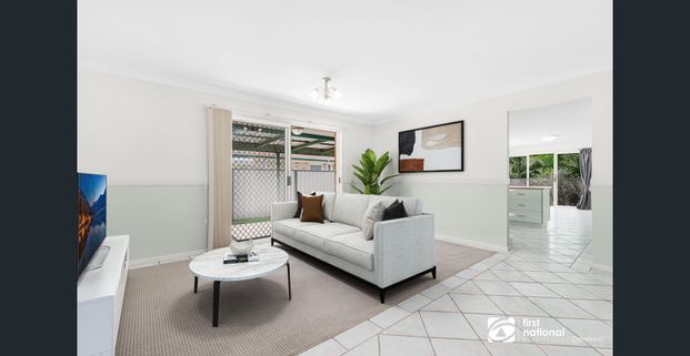 BEAUTIFUL LOWSET IN QUIET POCKET OF WYNNUM WEST - BRAND NEW DUCTED AIR-CON BEING INSTALLED. - Photo 1