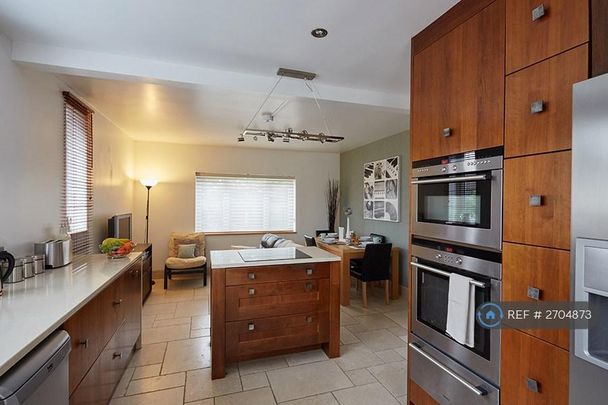 1 bedroom in a house share to rent - Photo 1