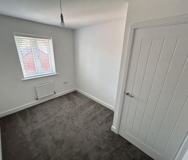 4 bedroom semi-detached house to rent - Photo 2