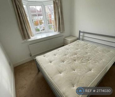 1 bedroom in a flat share to rent - Photo 4