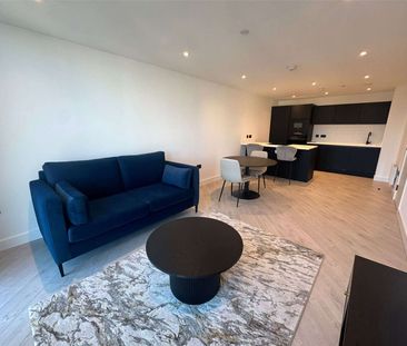 Fully Furnished Two Double Bedroom Apartment with PARKING in the BR... - Photo 3