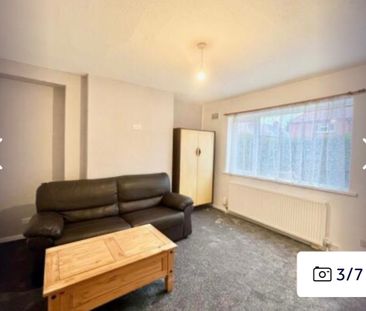 3 Bed Terraced House, Alexandra Crescent, NG9 - Photo 1