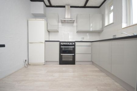 3 bedroom maisonette to rent - Photo 4