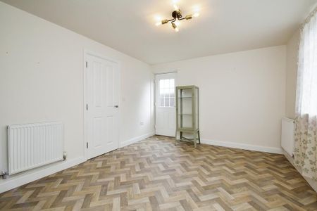 4 bedroom semi-detached house to rent - Photo 2